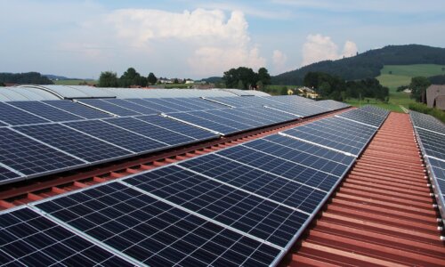 Fotovoltaiku testujeme na vlastních domech