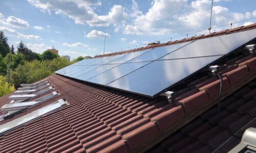 K tepelnému čerpadlu fotovoltaika a stropní vytápění