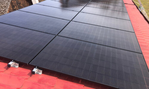 Solární systém na chatu: Šetří náklady a přináší pohodlí